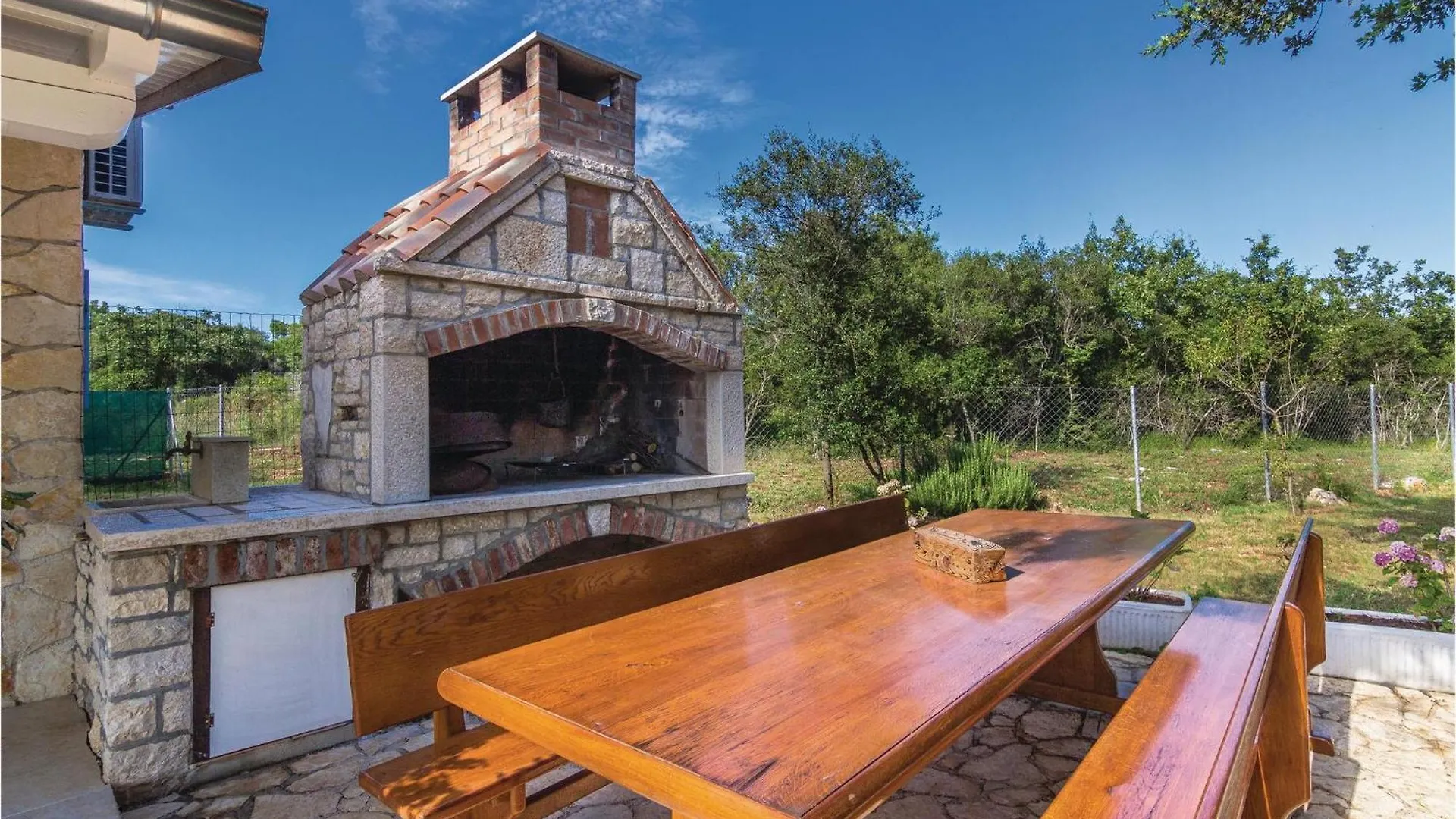 Amazing Home In Cubani With Wifi Crnibek Дом отдыха