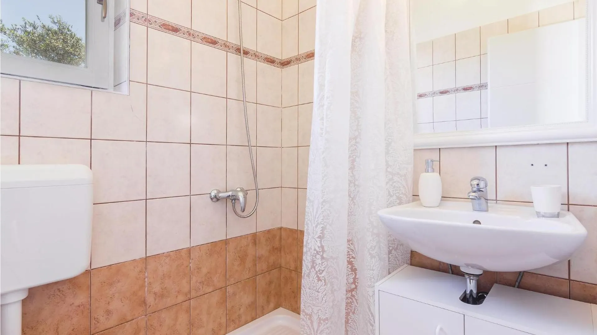 Дом отдыха Amazing Home In Cubani With Wifi Crnibek